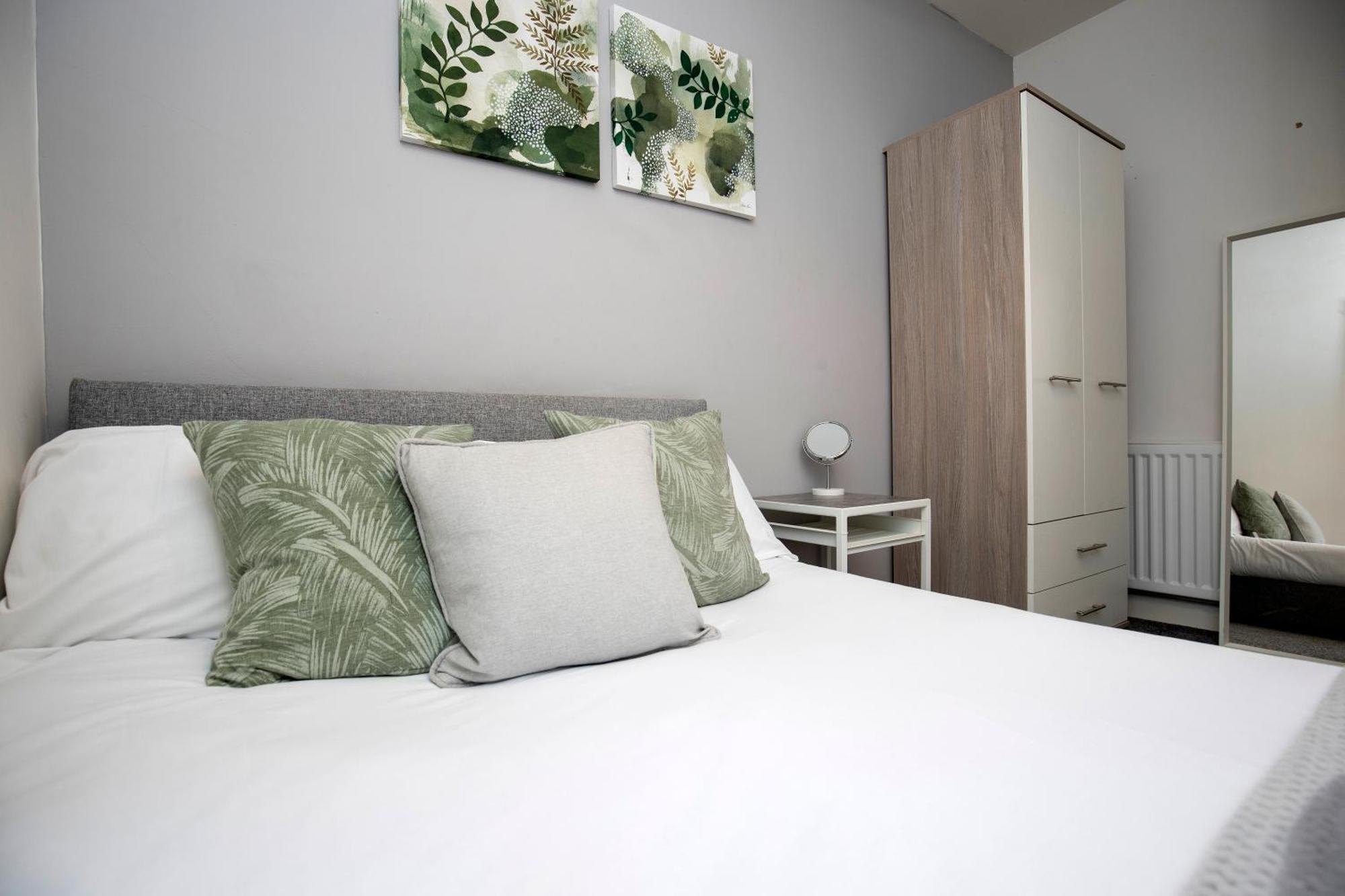 Quiet And Comfy House With 2 Bedrooms And 2 Bathrooms Super Fast Wifi And Crisp Hotel Standard White Linen Hosted By Our Home Short Stays 达灵顿 外观 照片