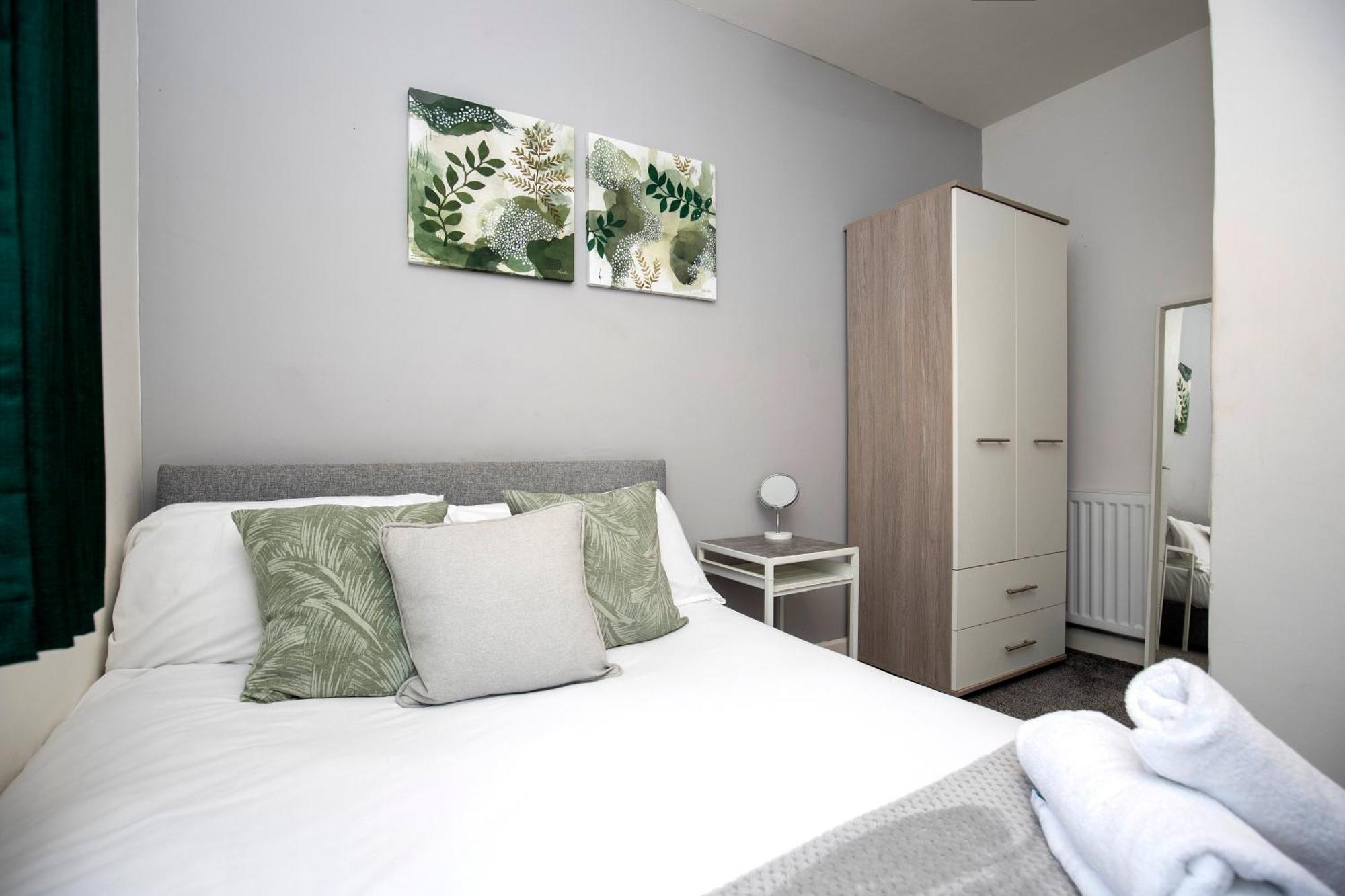 Quiet And Comfy House With 2 Bedrooms And 2 Bathrooms Super Fast Wifi And Crisp Hotel Standard White Linen Hosted By Our Home Short Stays 达灵顿 外观 照片