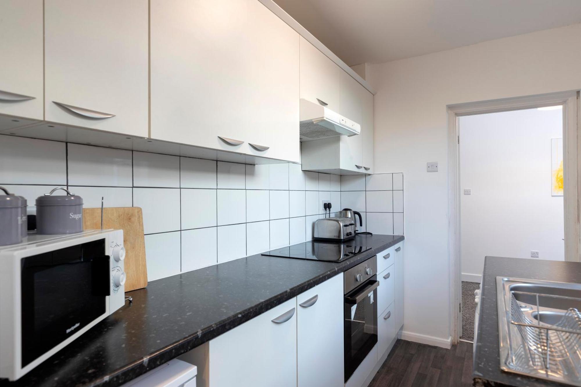 Quiet And Comfy House With 2 Bedrooms And 2 Bathrooms Super Fast Wifi And Crisp Hotel Standard White Linen Hosted By Our Home Short Stays 达灵顿 外观 照片
