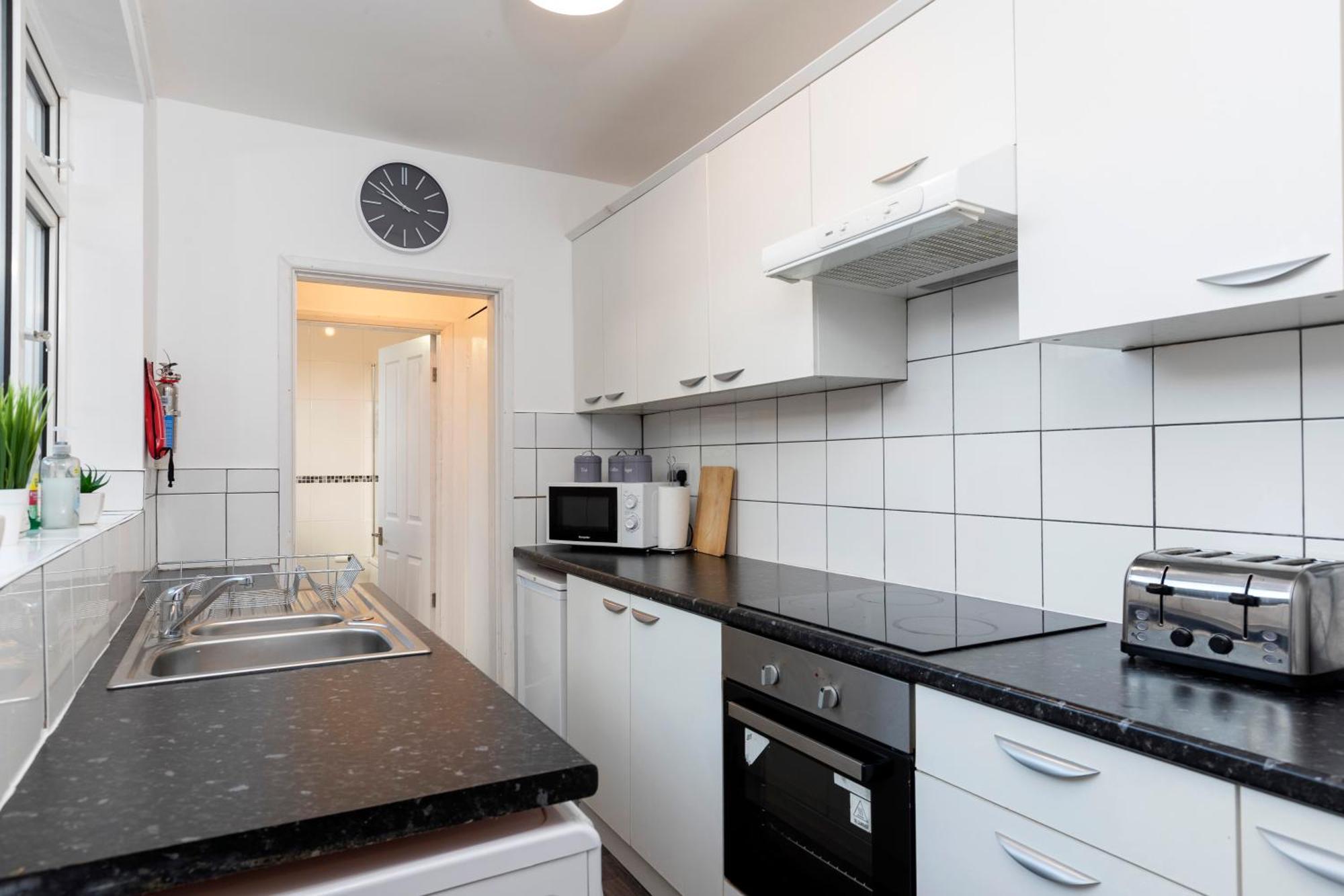 Quiet And Comfy House With 2 Bedrooms And 2 Bathrooms Super Fast Wifi And Crisp Hotel Standard White Linen Hosted By Our Home Short Stays 达灵顿 外观 照片